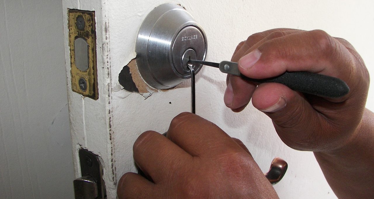 cropped-locksmith-1947387_1280.jpg
